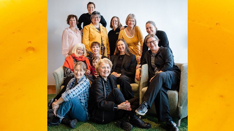 Uppifrån vänster: Ingrid Evaldsson, Viktoria Bassani, Monica Larsson, Jessica Appel, Hanne Uddling, Joppe Svensson, Marie Backman, Susanna Färjh, Malin Landqvist, Sanna Ohlander, Lotta Fabricius Kristiansen, Anna Lind Lewin. Foto: Torbjörn Lagerwall.