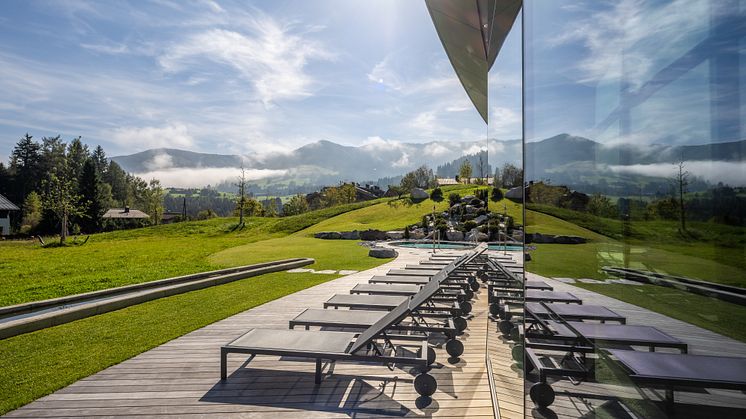 Wellness Terrasse mit Holz: „ATMOSPHERE by Krallerhof
