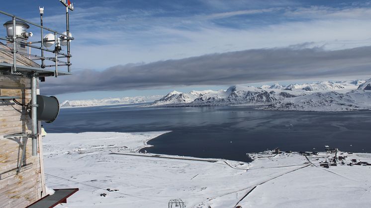 Forskning på sammenhengen mellom biologiske partikler i atmosfæren og dannelsen av iskrystaller i arktiske skyer har foregått over flere år ved Zeppelinobservatoriet ved Ny-Ålesund på Svalbard. Foto: Are Bäcklund, NILU