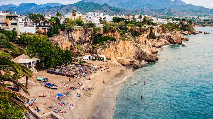 Nerja längs Costa del sol är en av de mest populära orterna för svenska bostadsköpare.