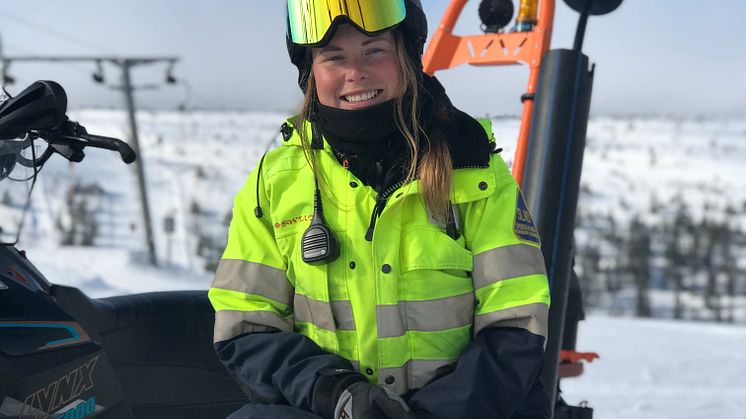 Emma Mårgård, som jobbar som skoterpatrullör i Tandådalen/Hundfjället hos SkiStar Sälen. 