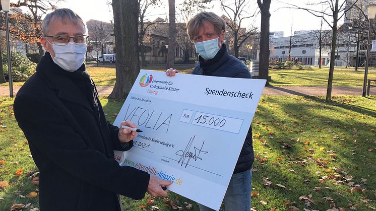 Veolia Scheckübergabe an Elternhilfe krebskranker Kinder Leipzig_1.jpg