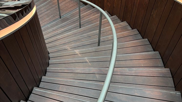 Kebony-Holztreppe im FENIX Museum: Nachhaltige Architektur, doppelte Helix, Design von MAD Architects in Rotterdam