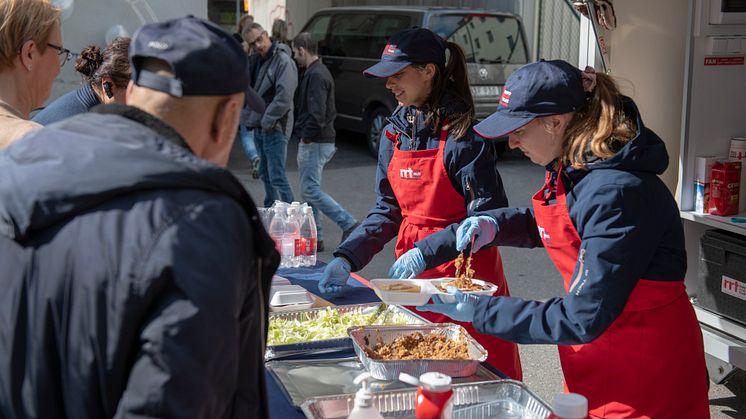 Rapid Relief Team (RRT) hjälper Göteborgs hemlösa och missbrukare: “Ni vet inte hur mycket det betyder”