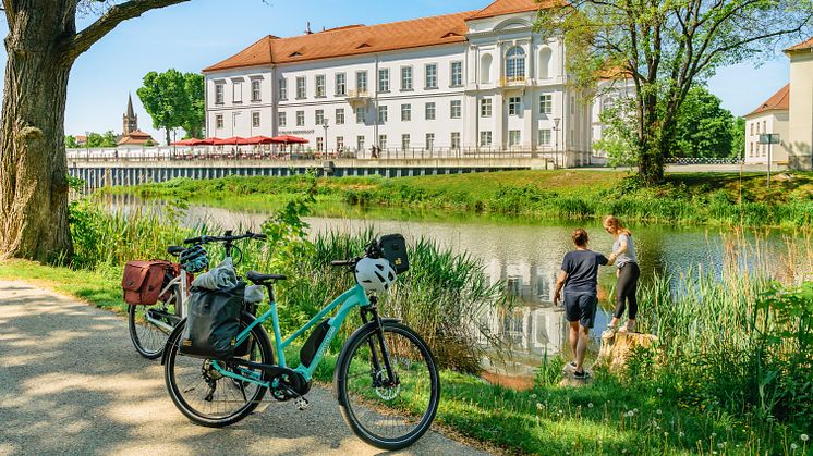 Ein Stück Holland lässt sich an vielen Stellen in Brandenburg erleben, wie hier am Schloss Oranienburg im Ruppiner Seenland. Foto: Markus Thiemann, Tourismusverband Mecklenburg-Vorpommern.