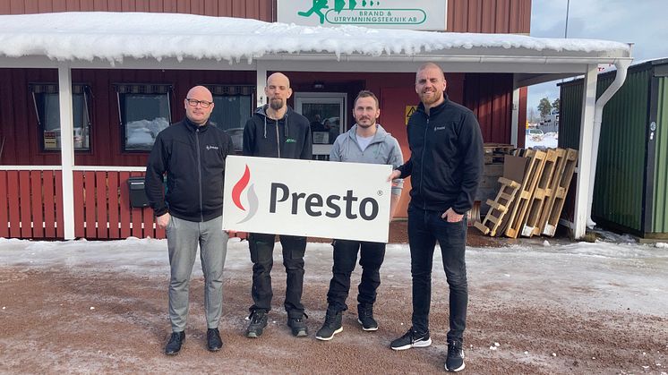 Från vänster; Jens Brismo, Regionchef Presto Södra Norrland, Marcus Hofvander, delägare Brand & Utrymningsteknik i Dalarna AB, Jesper Svensson, Brand & Utrymningsteknik i Dalarna AB, Jonas Nilsson, Servicechef Presto Södra Norrland.