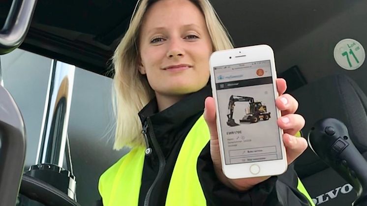 Lovisa Paulsson, projektledare på Swecon, jobbar med ständiga förbättringar i den digitala assistenten mySwecon.