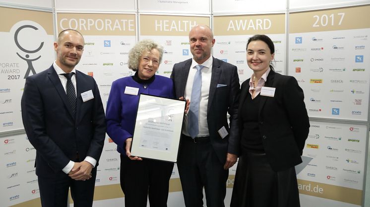 v.l.n.r.: Markus Glatz (Handelsblatt GmbH), Christina Redeker (apoBank), Markus A.W. Hoehner (EuPD Research Sustainable Management GmbH), Dr. Alexandra Schröder-Wrusch (ias Aktiengesellschaft), Foto: ©EuPD Research/Jörn Wolter 