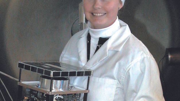 November 2000 skickade IRF upp nanosatelliten Munin från Vandenberg Air Force Base i USA. Projektet SmallSatExpress ska leda till att fler rymdmiljötester utförs på SpaceLab i Kiruna och att småsatelliter skickas upp från Esrange (Bild: IRF)