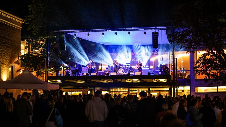 Konsert på Stortorget, takscenen. Foto: Meredith Andrews