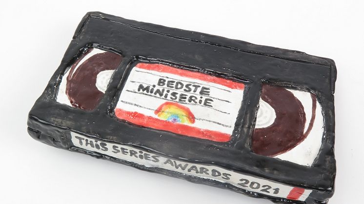 This Series Award 2021_2021_Glazed Paper Clay_Bedste Miniserie.JPG