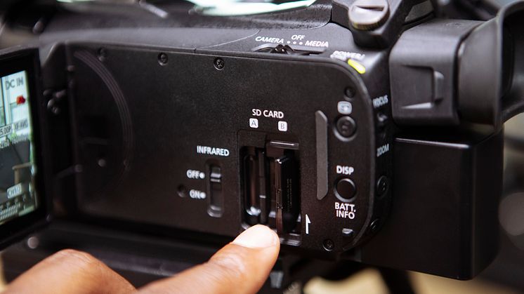 XA65_XA60_Lifestyle_dual-SD-card-slots_67674