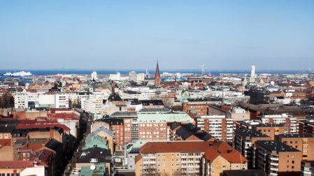 Pressinbjudan - Emerich Roth och två kommunalråd samtalar med elever om mänskliga rättigheter och dagens situation i Malmö