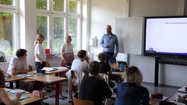 Schülerinnen und Schüler im Zukunftsdialog mit regionalen Unternehmen