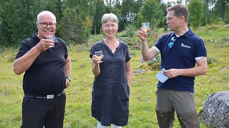 Thomas Dahlman, Gunhild Liss Dahlman och länsrådet Björn Forsberg. 