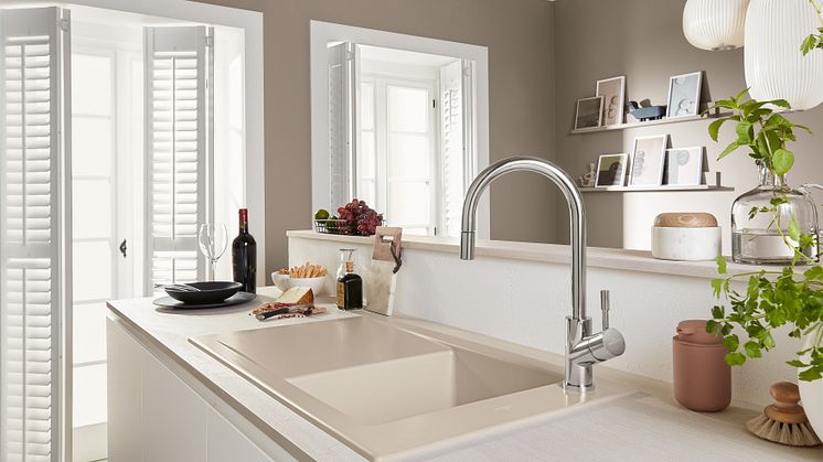 Soothing earth tones for the kitchen: ceramic sinks in the new Almond shade 