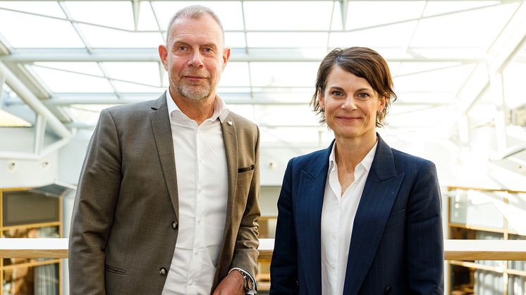 Christer Byfors, VD, Canon Svenska AB och Lisa Palm Danielsson, Generalsekreterare på Ronald McDonald Barnfond