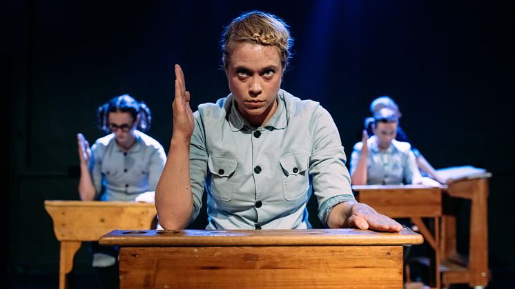 Kauri Honkakoski Company PULPETTI, kuva: Michaela Bodlovic, kuvassa: Josefin Karlsson