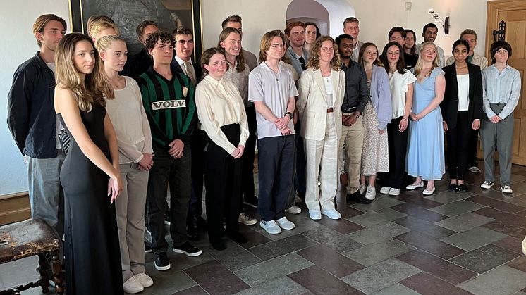 Gymnasieleverna tog emot stipendier på residenset i Göteborg. 