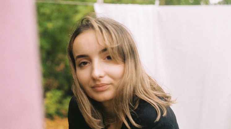 Nya stjärnskottet Josefin Söderqvist släpper debutsingeln “Nu från noll”