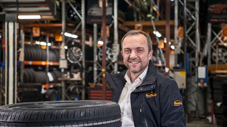 Oppbevaring og salg av dekk og enkle verkstedtjenester utvides nå med flere tjenester og servicekonsepter.