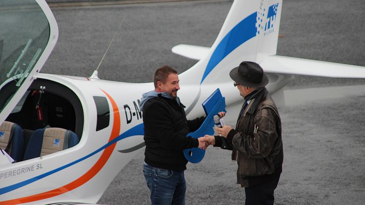 Erstes Forschungs- und Schulungsflugzeug auf dem Flugplatz Schönhagen an die Technische Hochschule Wildau übergeben