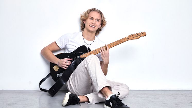 Adrian Macéus pressbild2 Foto Anna-Lena Ahlström.jpg