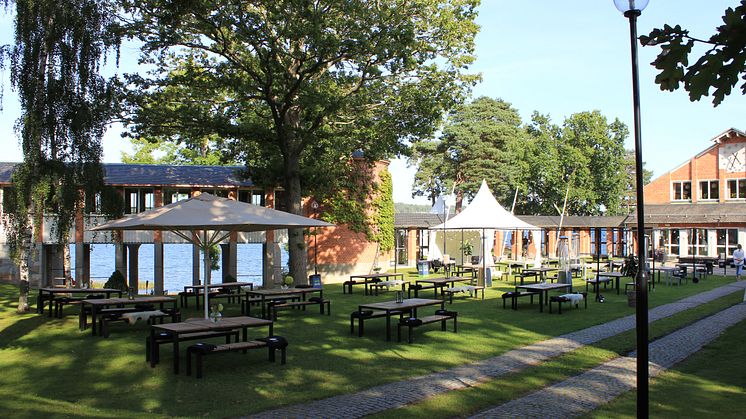 innergården garden party.jpg