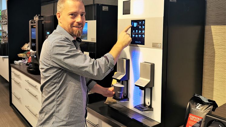 Dan-Fredrik Asplund, smakexpert på Beans in Cup, provar sig fram