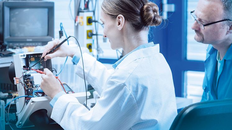 Topudstyr til fremtidens fagfolk: Conrad Elektronik tilbyder et omfattende udvalg inden for moderne måle- og testteknologi. Fotokilde: Kzenon - stock.adobe.com
