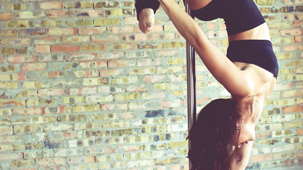 Poledance – dans och akrobatik i kombination