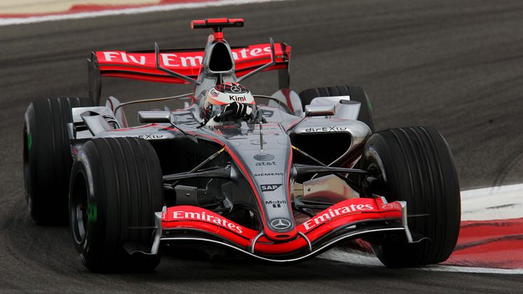 Den finske Formel 1-racerkører Kimi Räikkönens berømte McLaren Mercedes, der har indbragt to podieplaceringer, kommer under hammeren hos auktionshuset Bonhams.