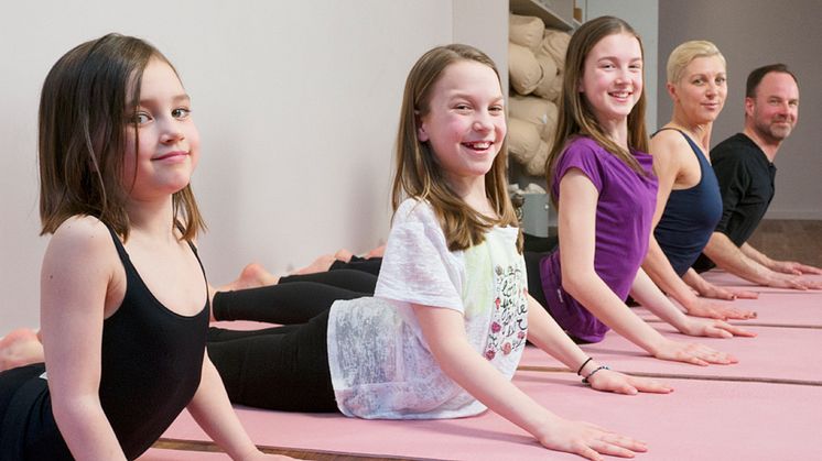 YOGAFAMILY by YOGOBE