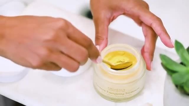 Éminence Organics Tumeric Energizing Treatment