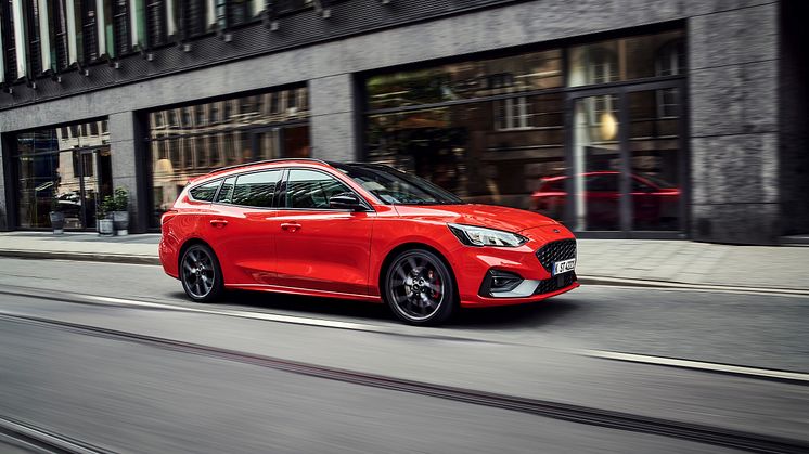 Ford julkaisi täysin uuden Ford Focus ST Wagon -mallin kuvat