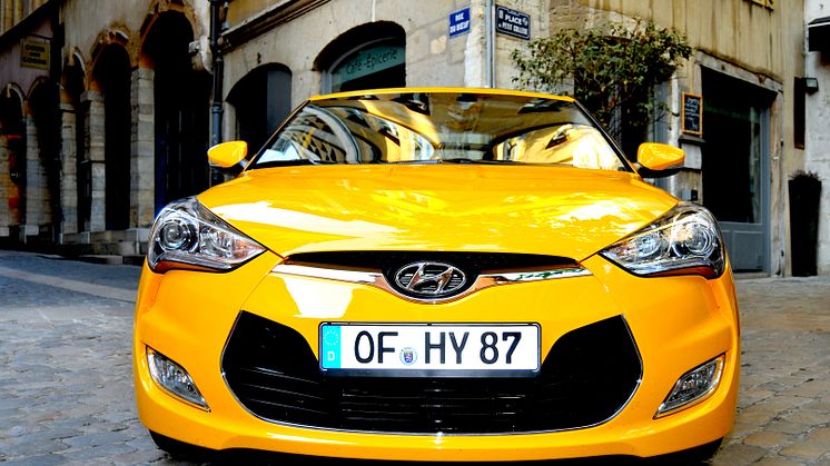 Veloster front close up
