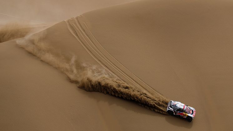PEUGEOT triumferer i Silk Way Rally 