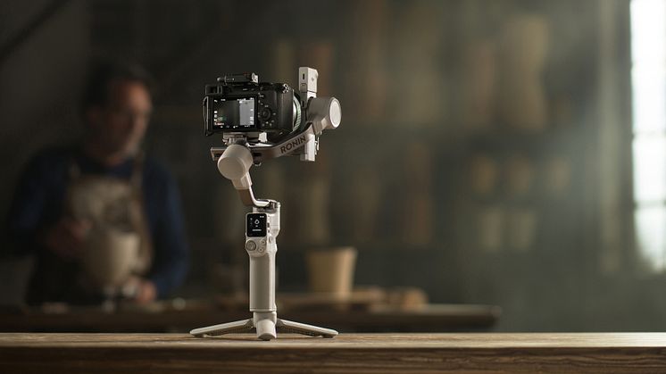 RS 4 Mini + AI300 + Mic2 Pottery Profile Photo with Black Camera（backward）.jpg