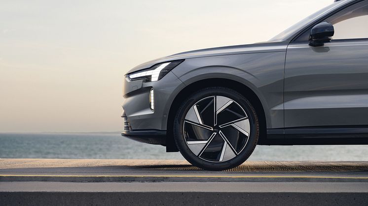 Volvo_EX90