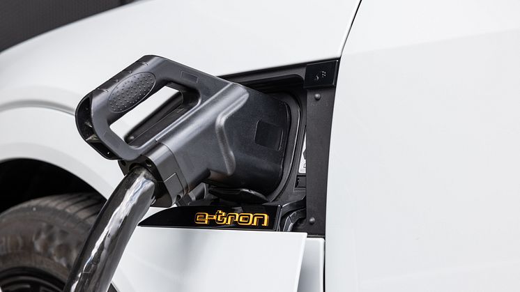 Audi e-tron ladeklap