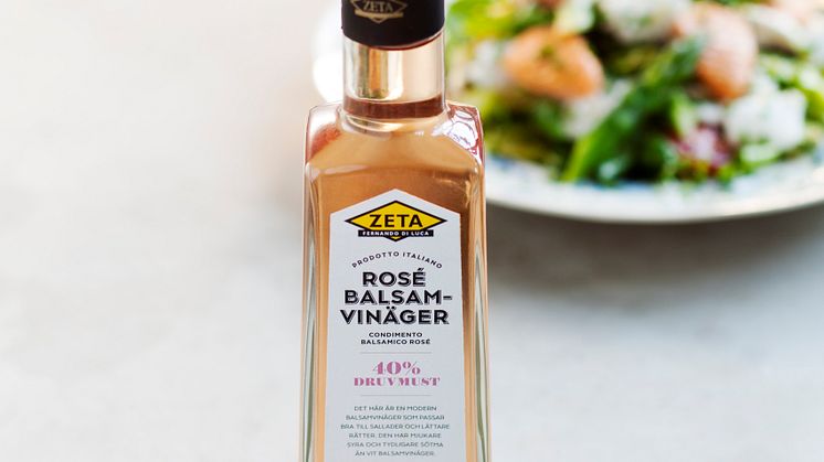 Nu får Sverige sin första rosébalsamvinäger. En smakförstärkare som är lika användbar som salt och peppar. 