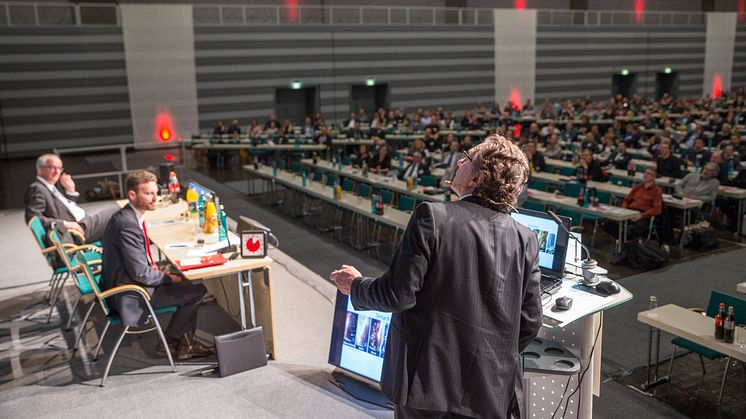 Kongressgeschehen - Frankenhalle: Prof. Reinhard Ries
