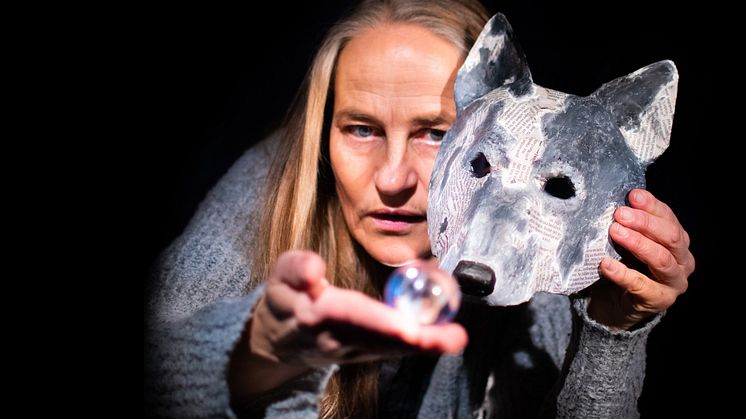 Mette Marqvardsen i ”Vargen och glaskulan”. Foto: Daniel Andersson