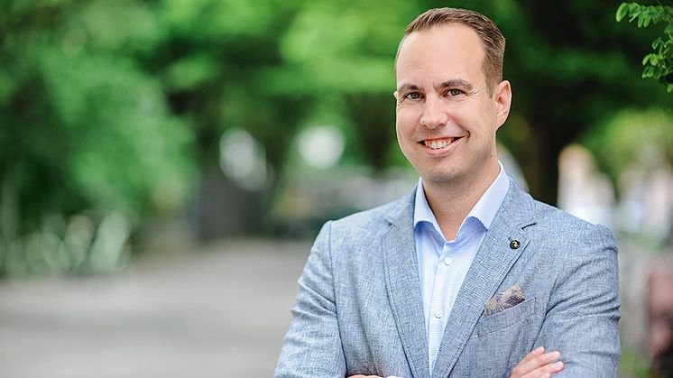 New xSuite Sales Director DACH Sascha Hitsch formerly worked at NetApp Deutschland GmbH, where he was responsible for business development in the DACH region as an AI Sales Specialist.