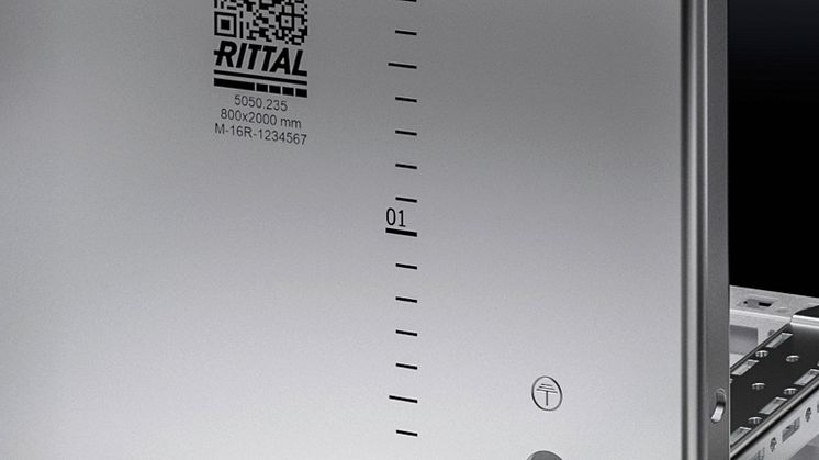VX25-panelerne er udstyret med en QR-kode for at optimere værdiskabende processer ved produktion af styre- og kontrolskabe.