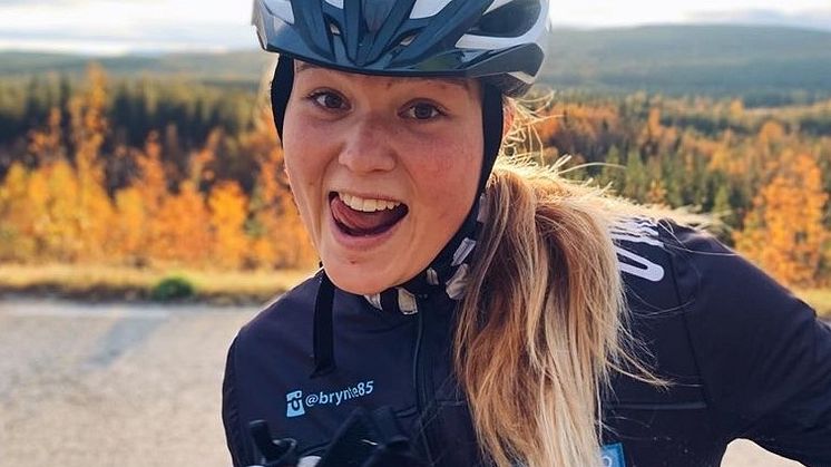 Mikaela satsar helhjärtat på längdskidåkningen trots sin diabetes