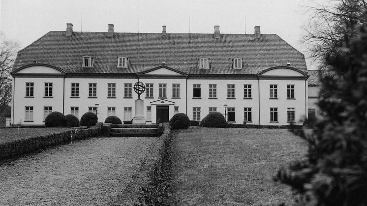 Louisenlund Schloßvorderseite.bmp