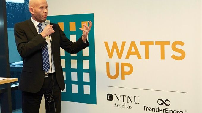 Statsråd Tord Lien taler ved åpningen av Watts up 