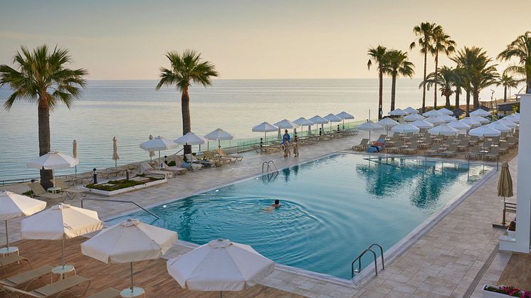 tui-blue-village-nausicaa-beach-fig-tree-bay-cyprus-pool-morning-light-large_app_2000x1126.jpg