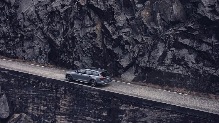 Volvo V90 B6 AWD Cross Country i Thunder Grey